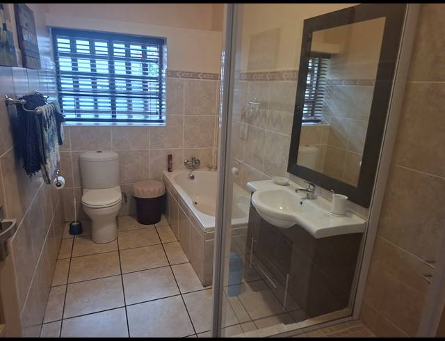 3 BEDROOM DUPLEX FOR SALE IN UVONGO BEACH